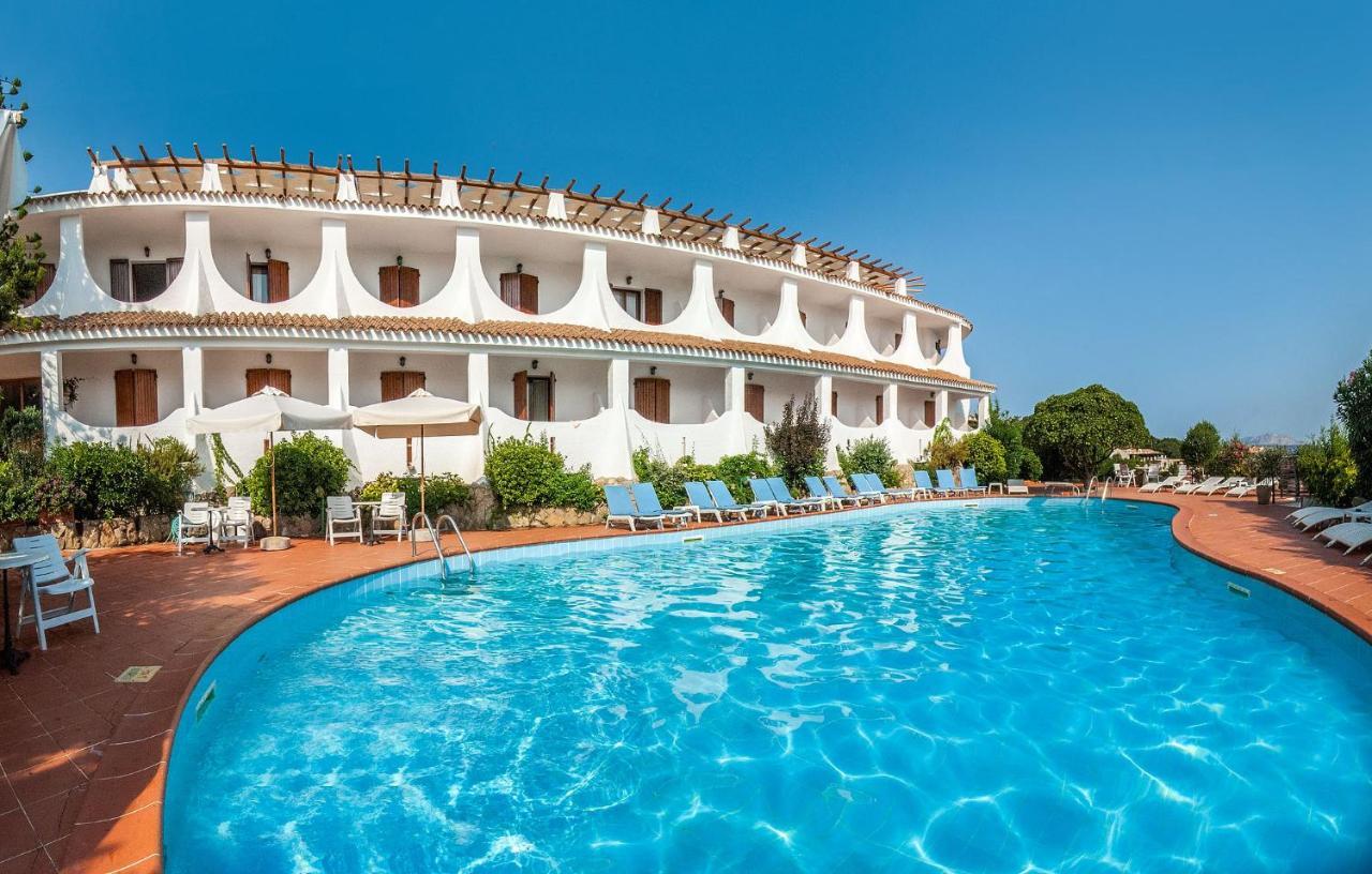Hotel Punta Est Baja Sardinia Esterno foto