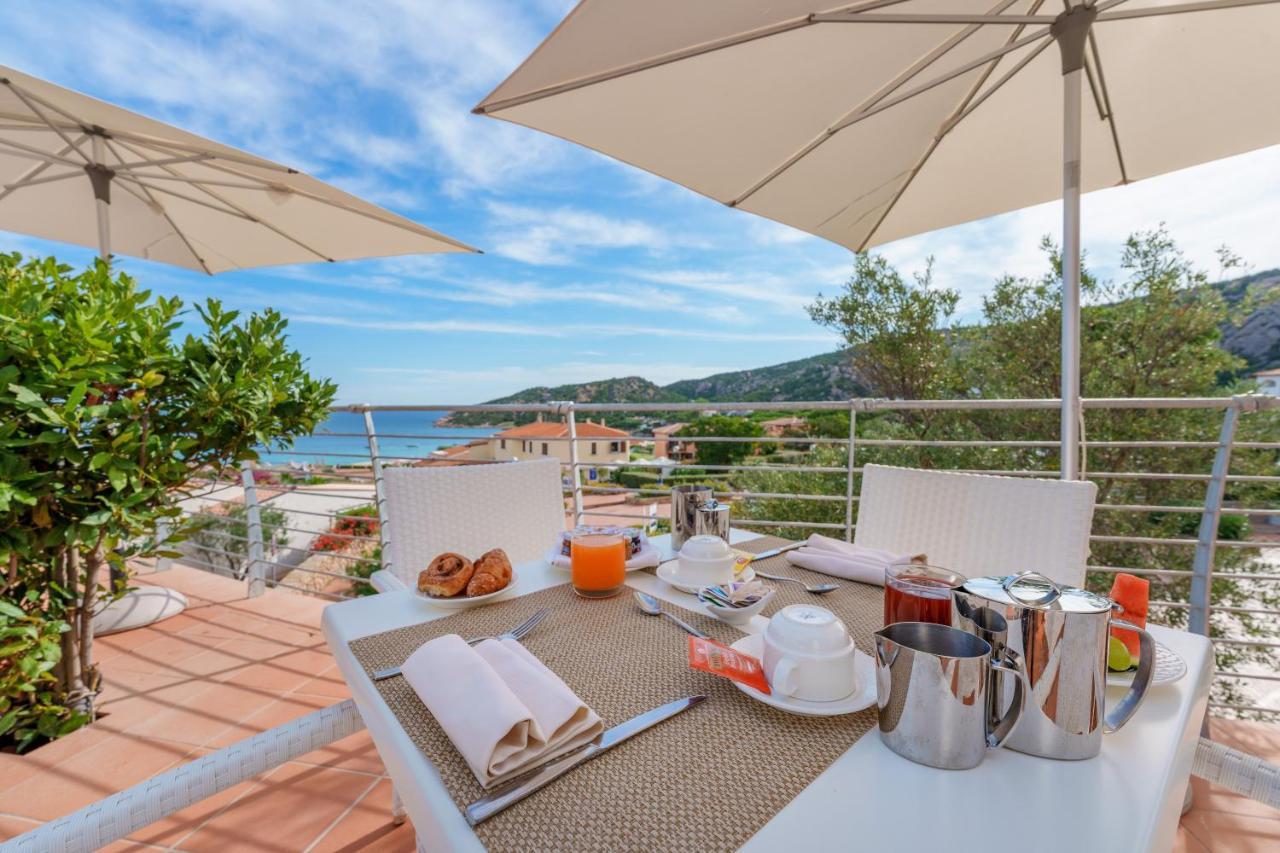 Hotel Punta Est Baja Sardinia Esterno foto