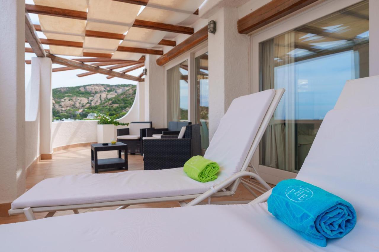 Hotel Punta Est Baja Sardinia Esterno foto