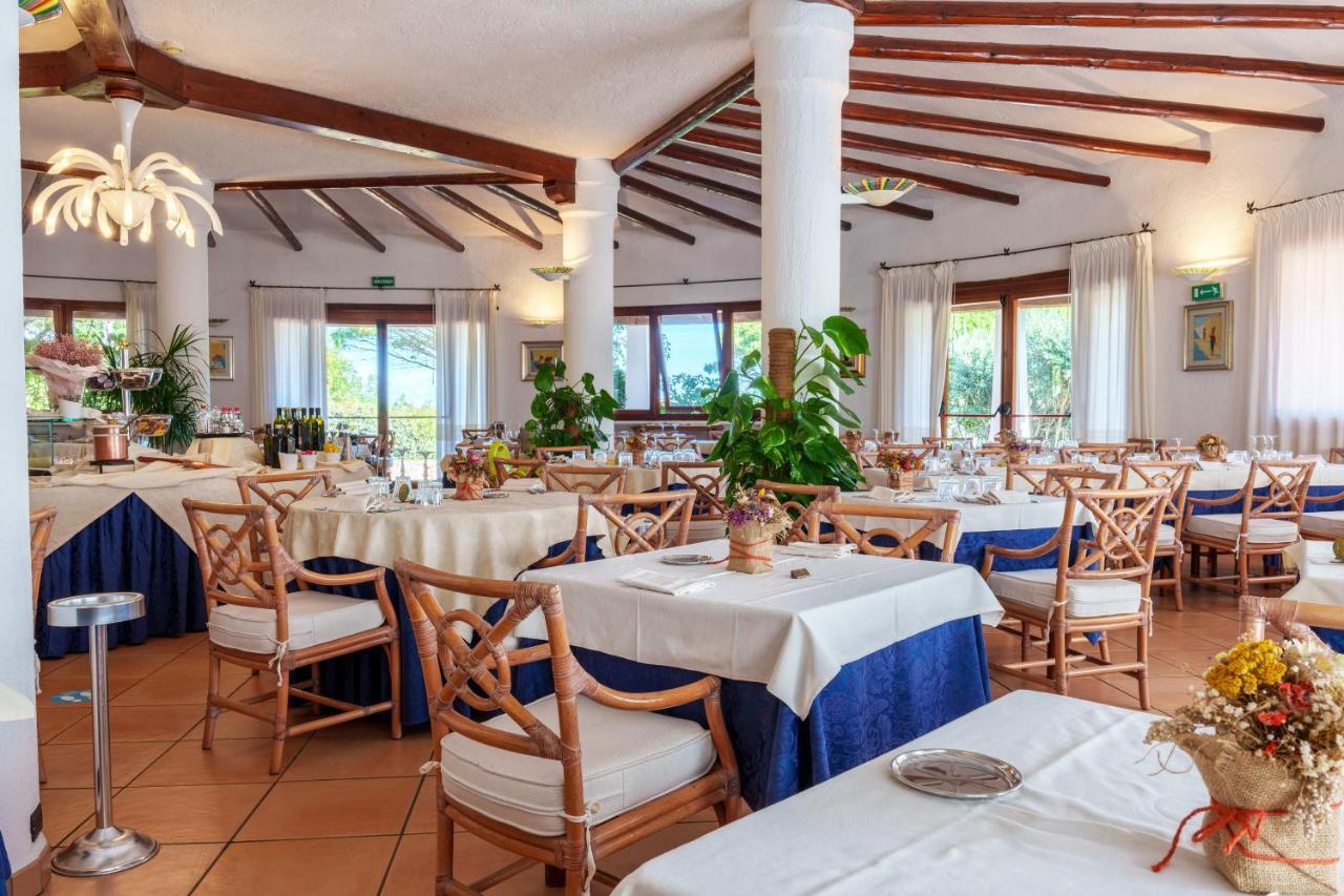 Hotel Punta Est Baja Sardinia Esterno foto