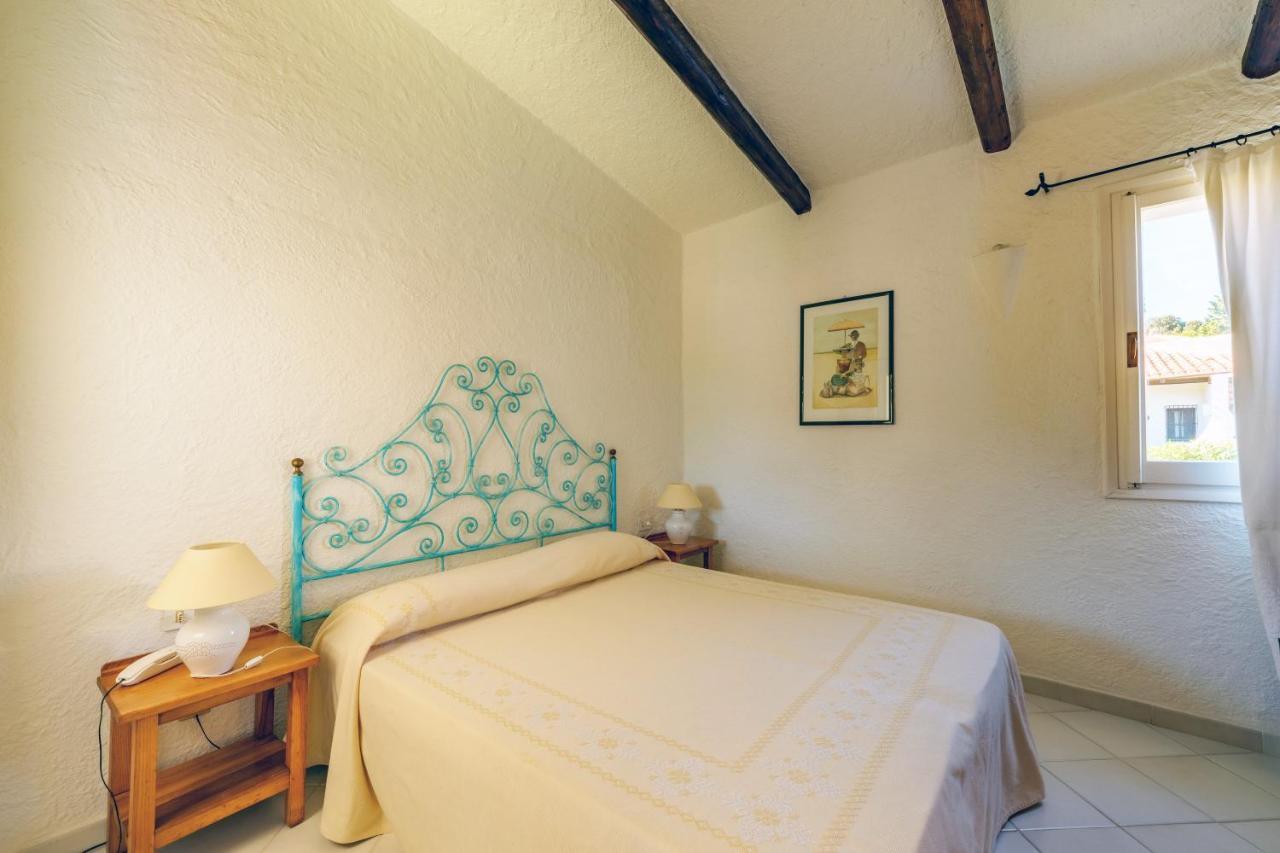 Hotel Punta Est Baja Sardinia Esterno foto