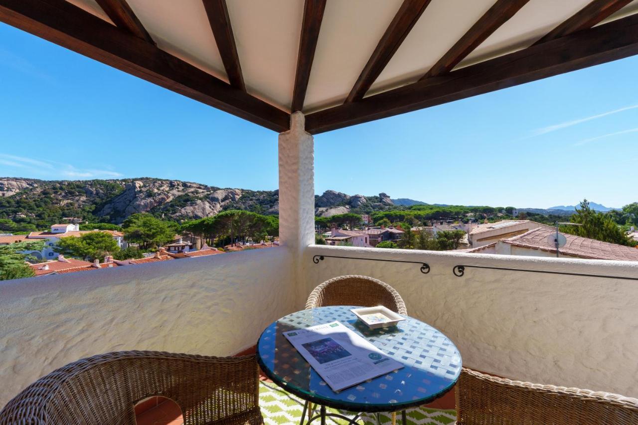 Hotel Punta Est Baja Sardinia Esterno foto