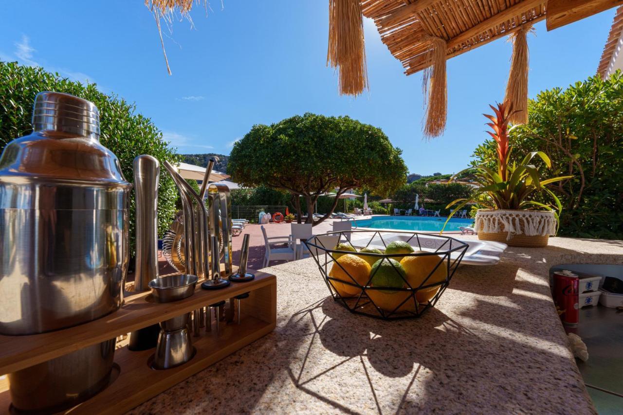 Hotel Punta Est Baja Sardinia Esterno foto