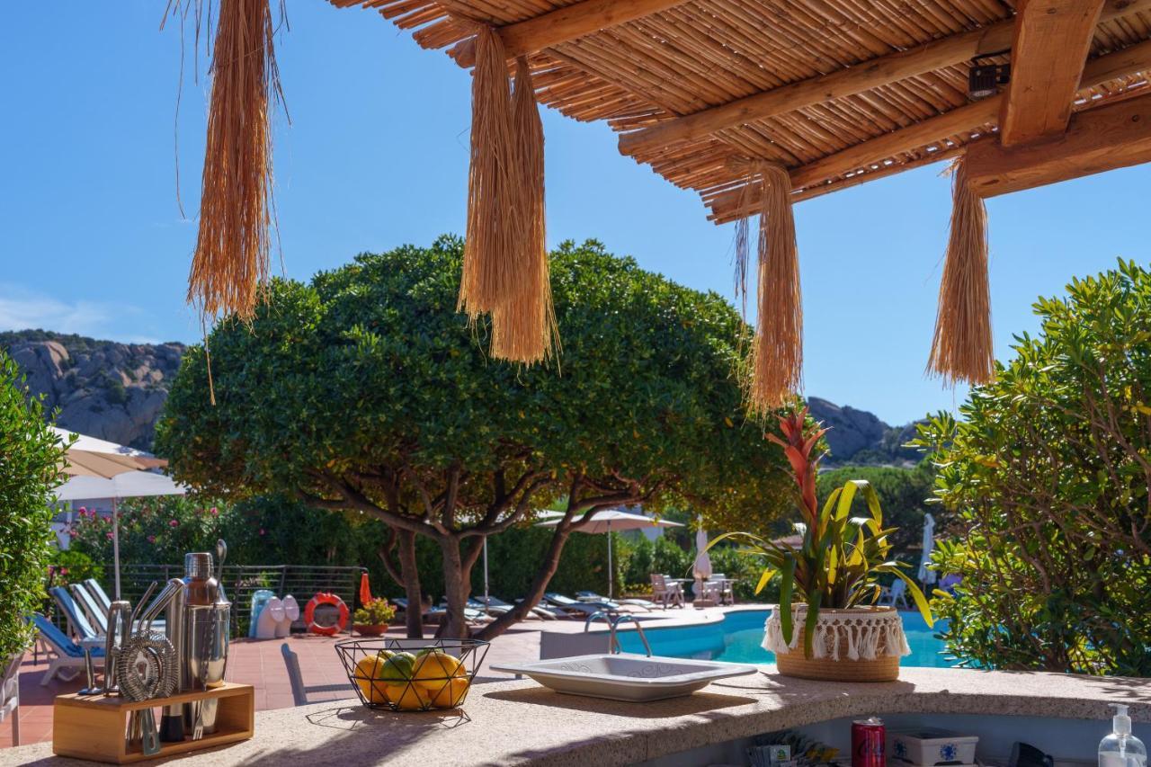 Hotel Punta Est Baja Sardinia Esterno foto
