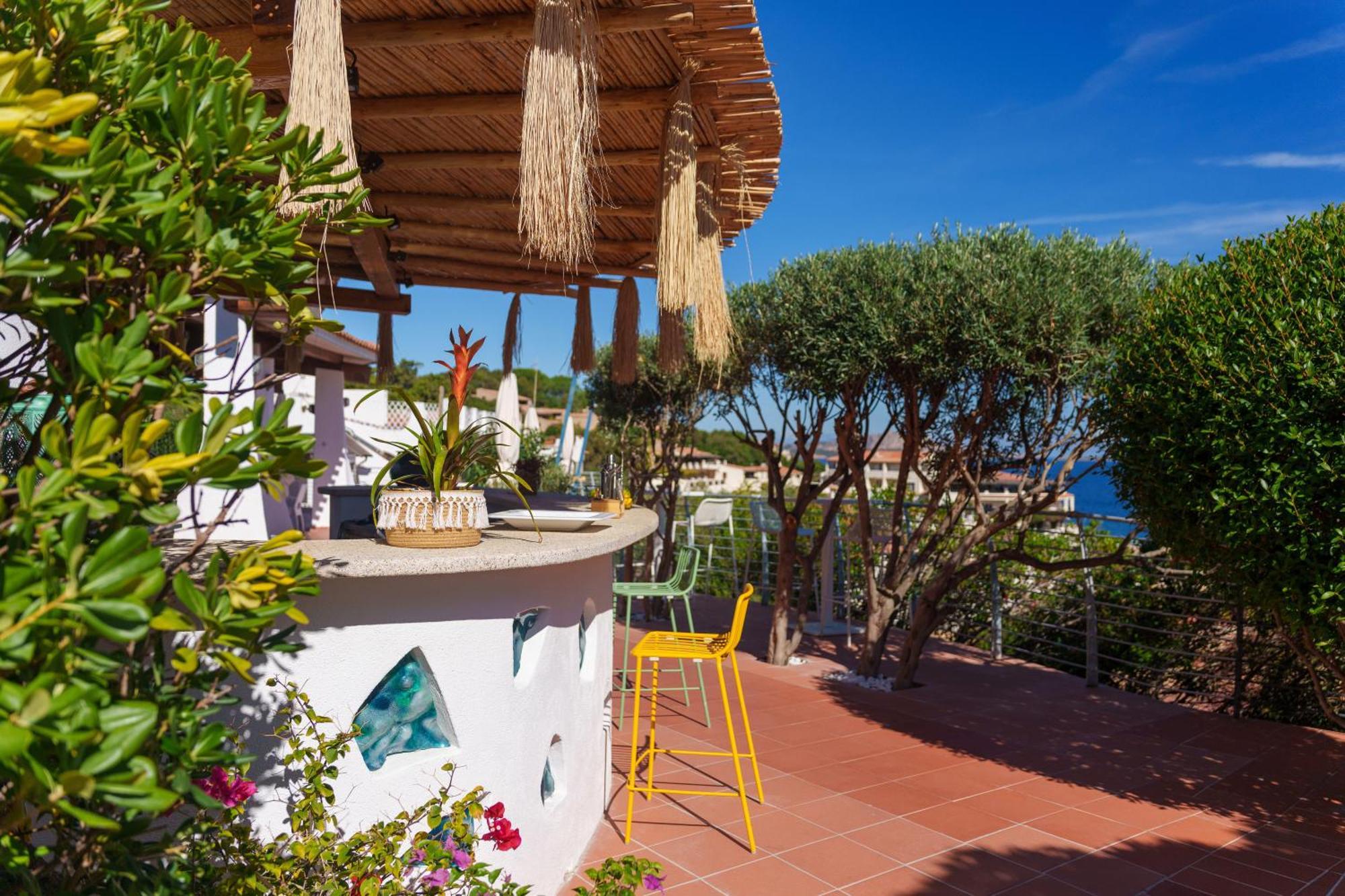 Hotel Punta Est Baja Sardinia Esterno foto