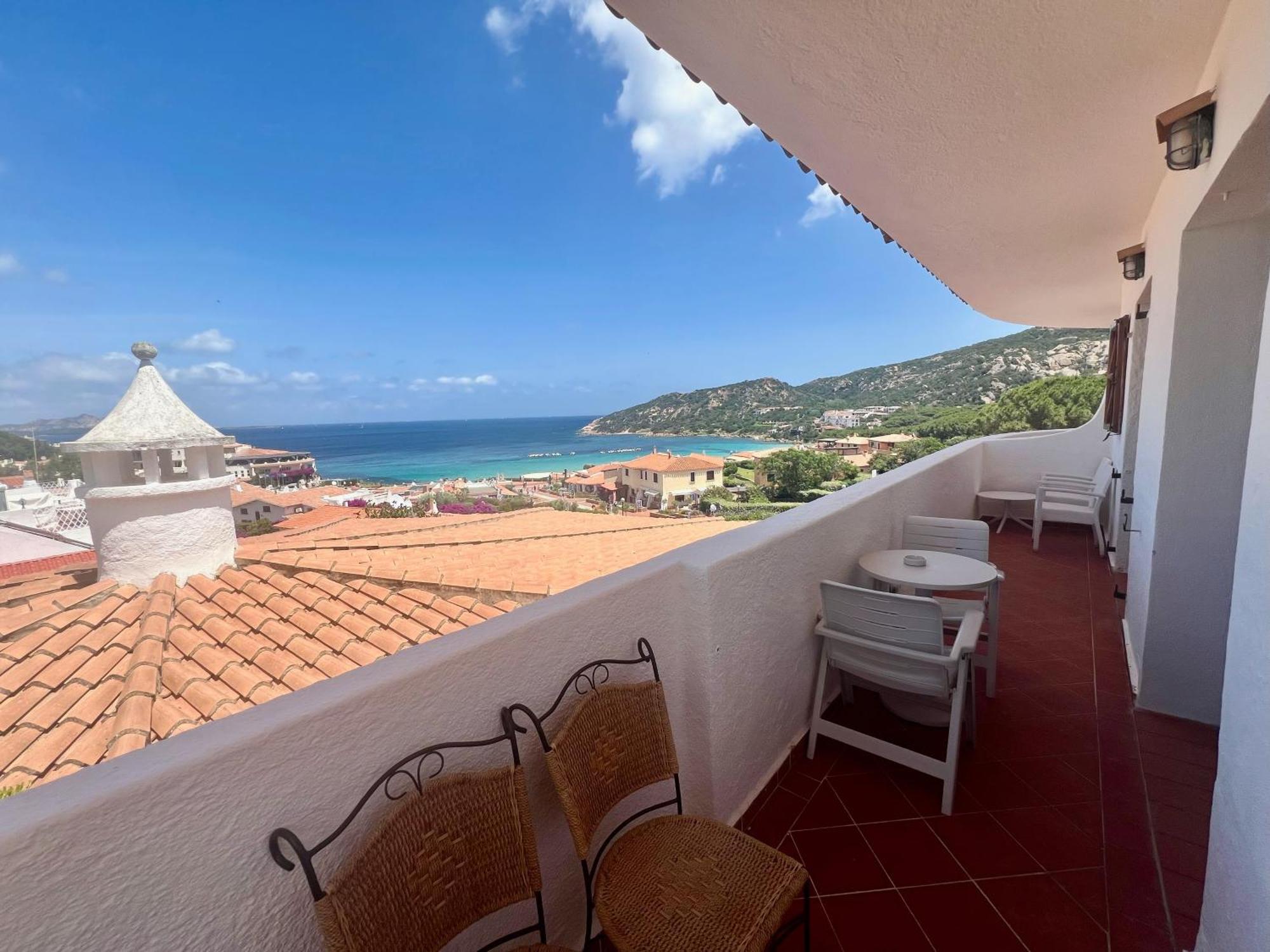 Hotel Punta Est Baja Sardinia Esterno foto