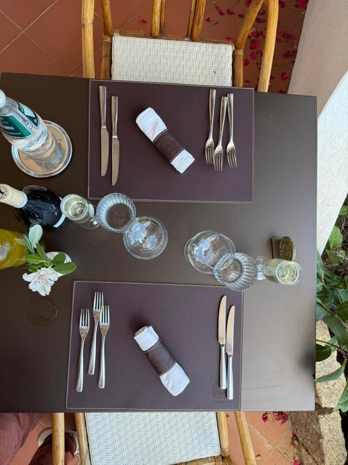 Hotel Punta Est Baja Sardinia Esterno foto