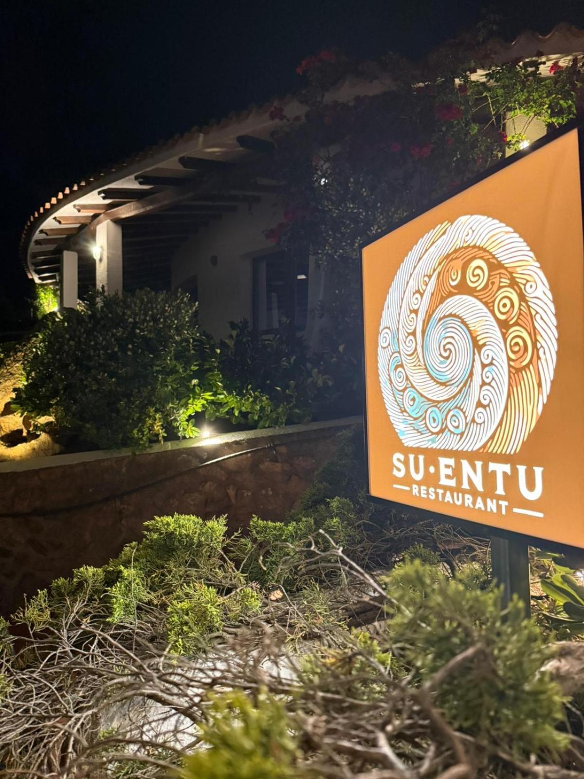 Hotel Punta Est Baja Sardinia Esterno foto
